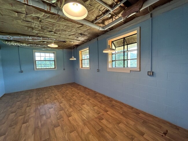 Building Photo - 266 Merrellton Rd