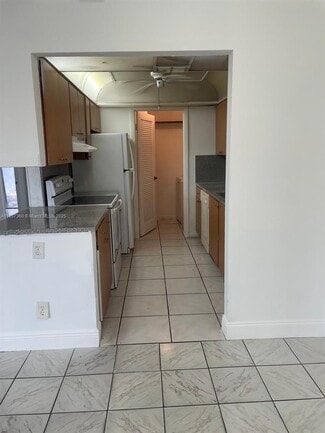 Building Photo - 810 SW 73rd Ave