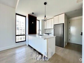 Building Photo - 635 4th Ave