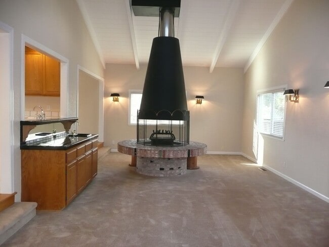 Building Photo - 4br+bonus room – Must See 2514 Sq Ft Home ...