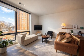 Building Photo - 1632 N Franklin Pl