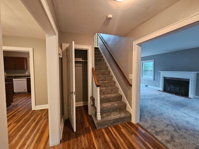 Foto del edificio - Kent 4 bedroom 1.5 bath house for rent
