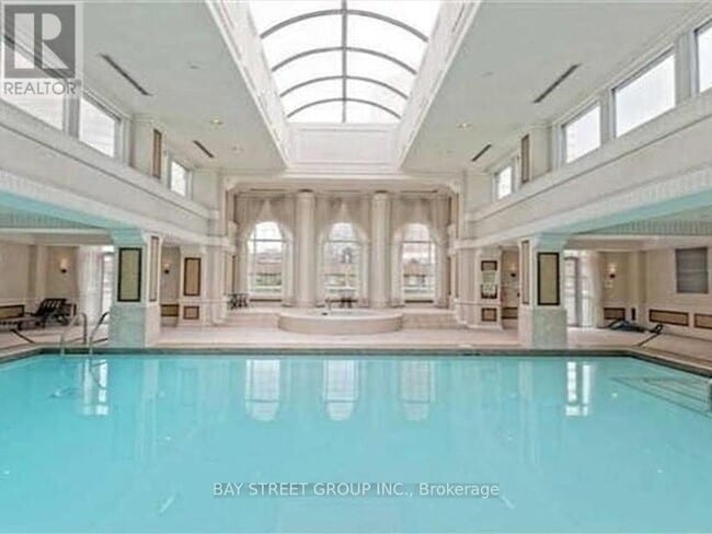 Building Photo - 15 Greenview Ave