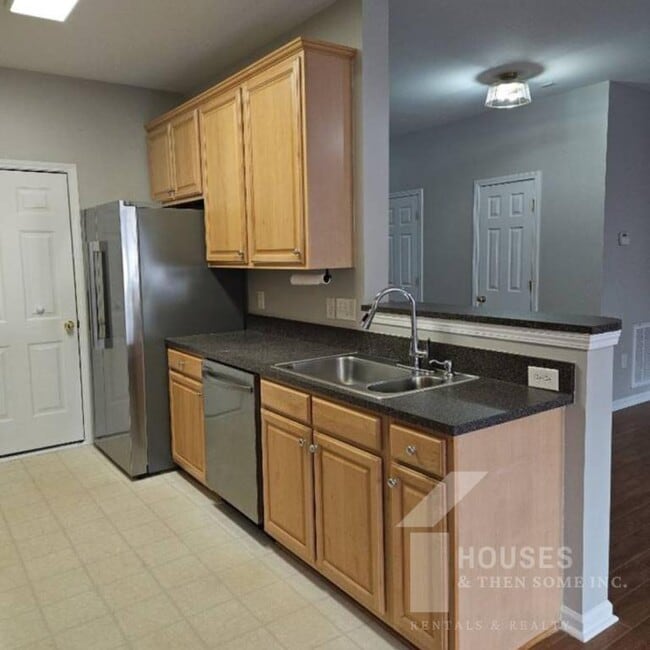 Building Photo - 203 Chardon Pl