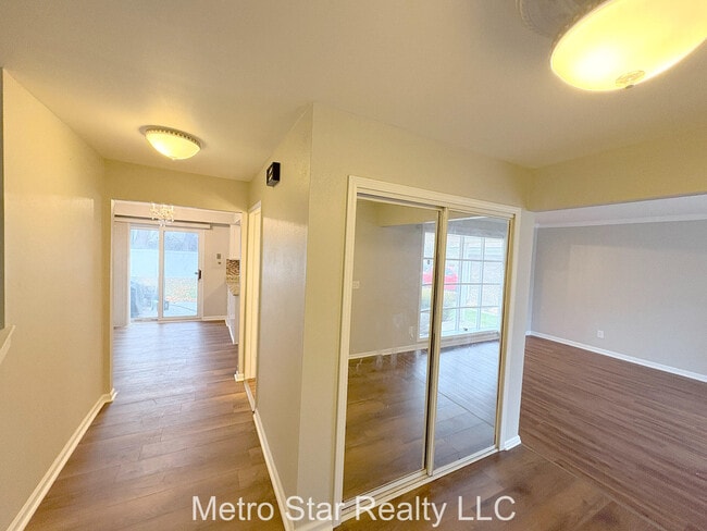 Foto del edificio - 1553 Lakewood Dr