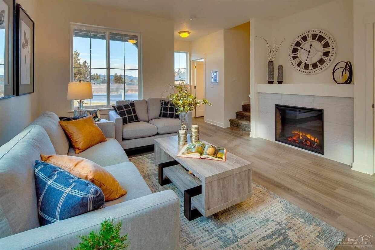 Primary Photo - Custom townhome near hospital