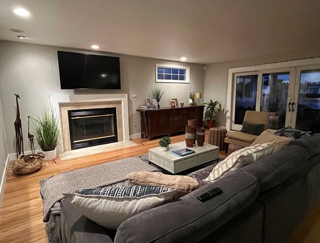 Building Photo - Rare prime waterfront home right on the San Mateo Lagoon, available August 15th!