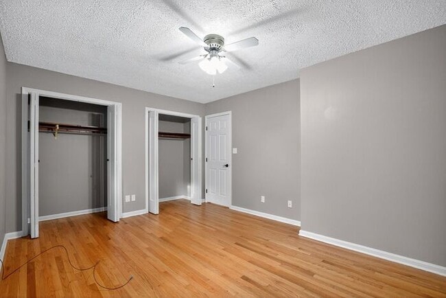 Foto del edificio - 23259 Laurel Hill Dr