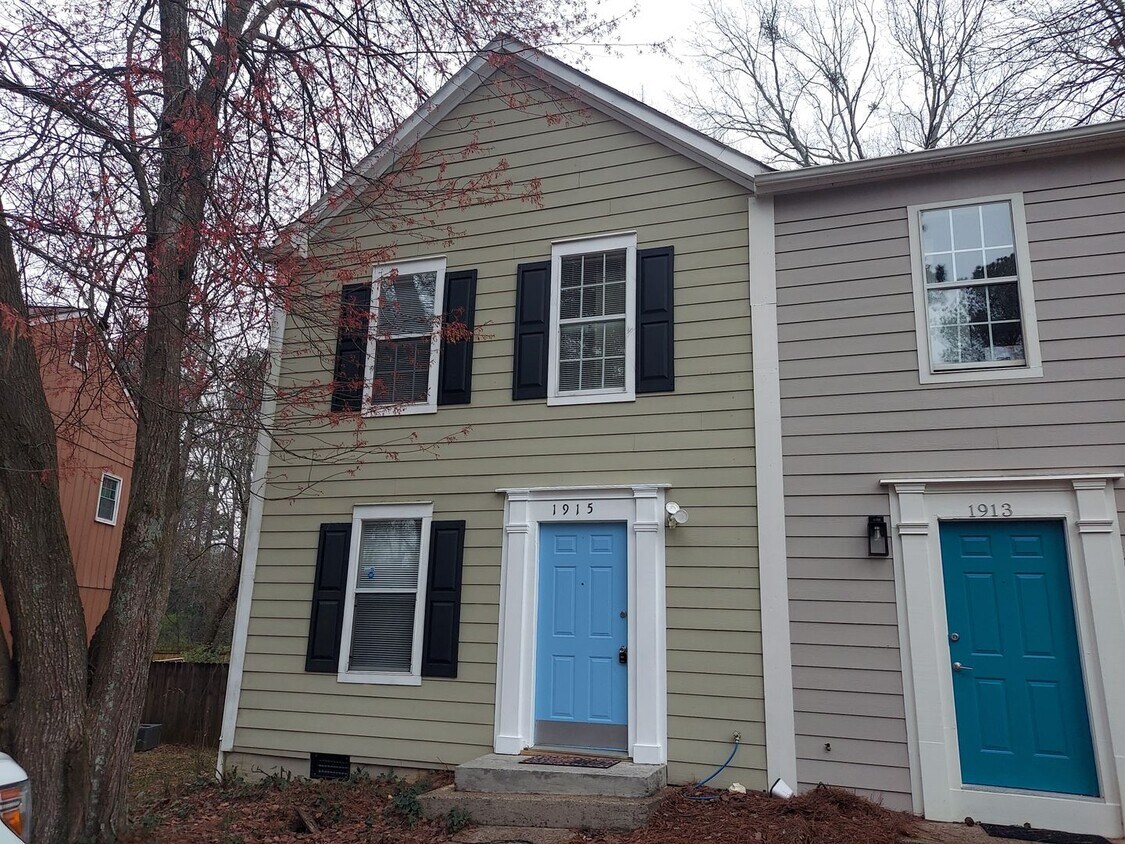Primary Photo - 2 Bed / 1 Bath Townhome