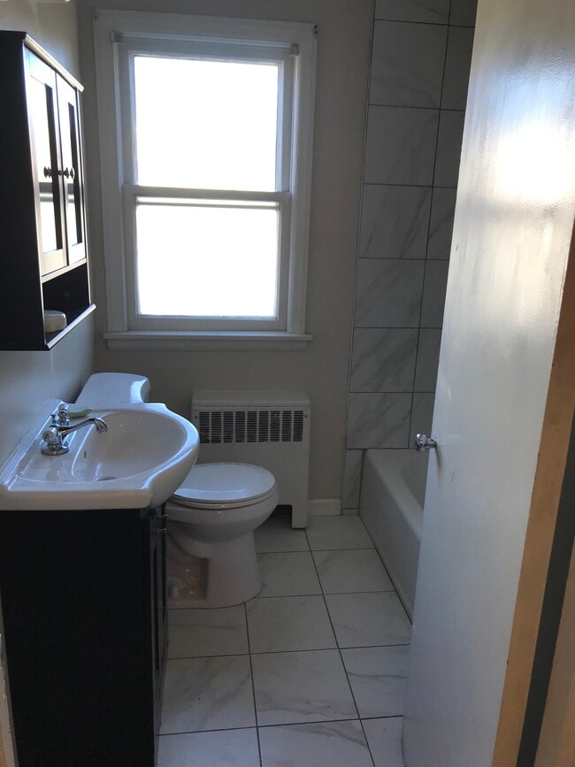 Modern tile bathroom - 11 Kimberly St
