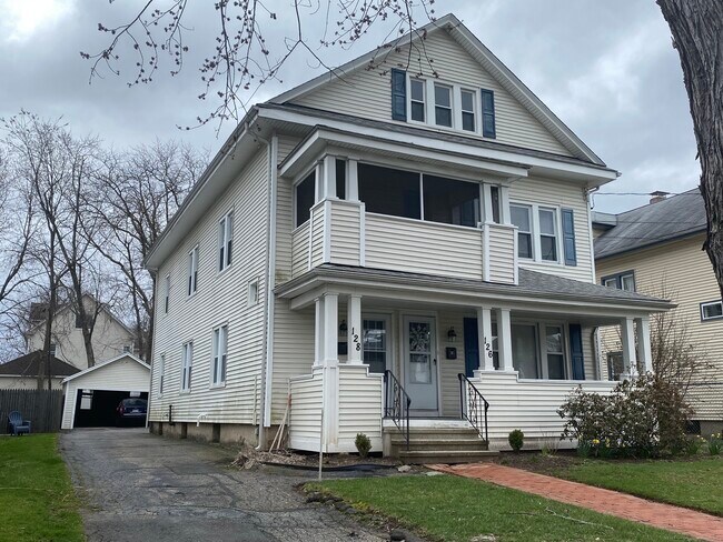 Foto del edificio - 128 Dover Rd