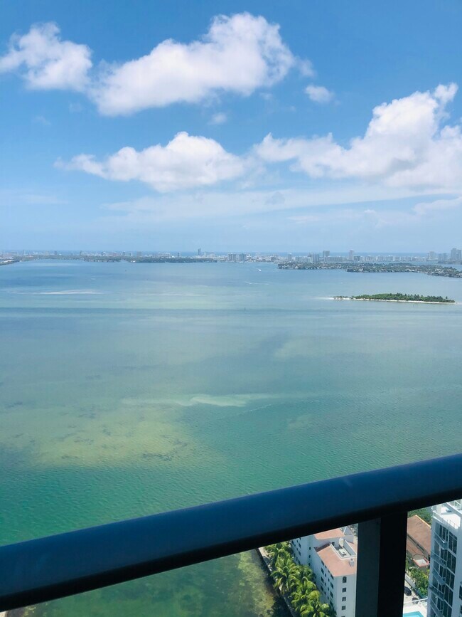 Foto del edificio - 460 NE 28th St