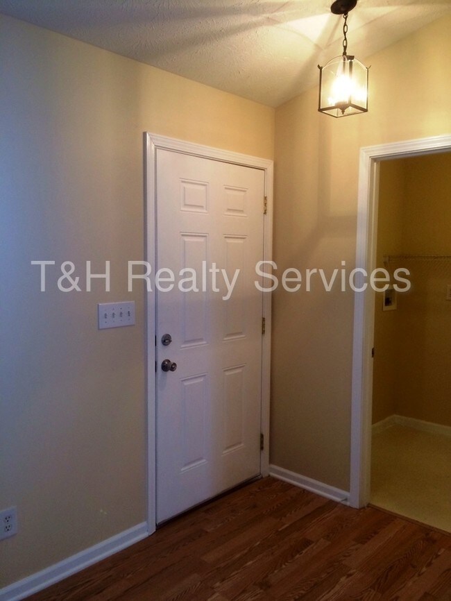 Building Photo - 5362 Greensward Ln