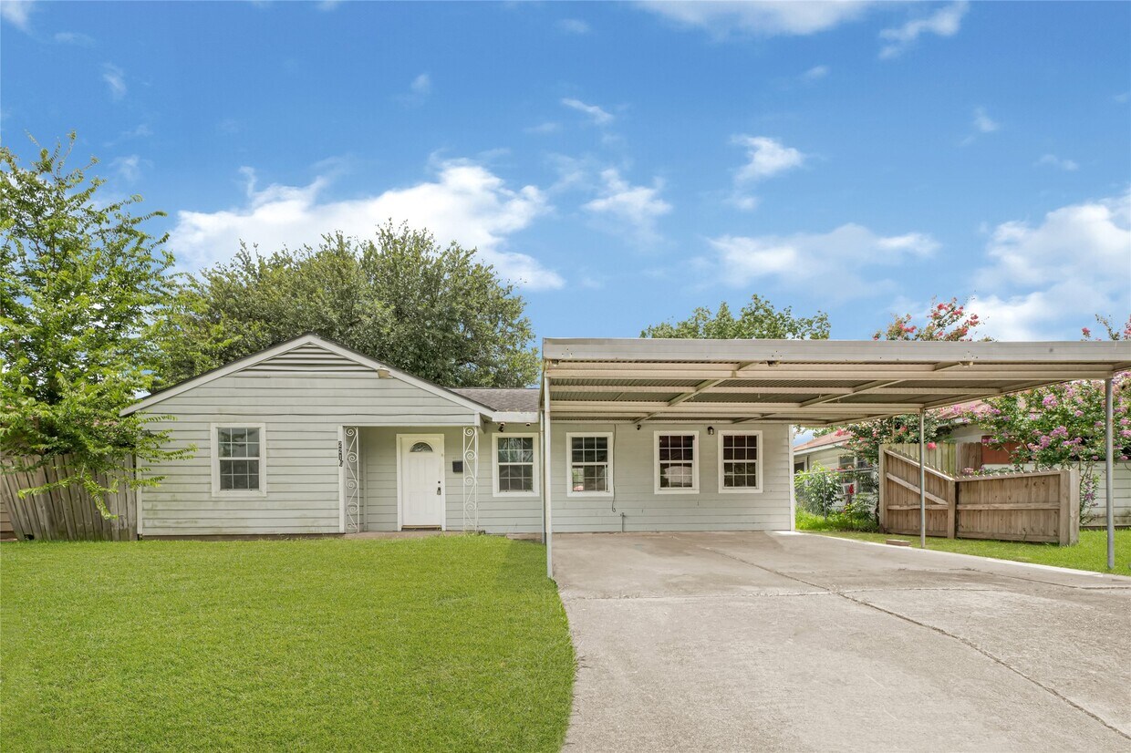 Primary Photo - 2210 Marshall St