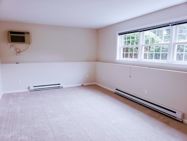 Building Photo - 10 Brantwood Dr