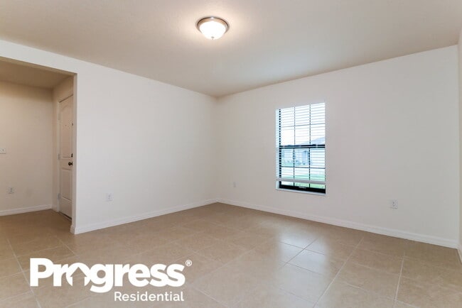 Building Photo - 4176 High Ridge Ave