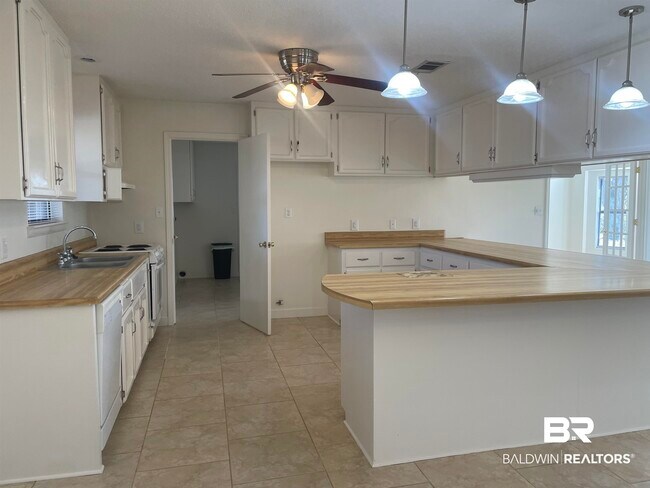 Foto del edificio - 1303 N Cedar St