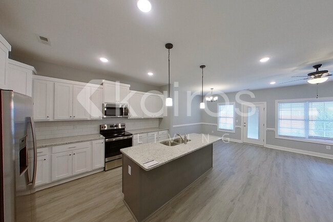 Building Photo - 3705 Oak Leaf Wy