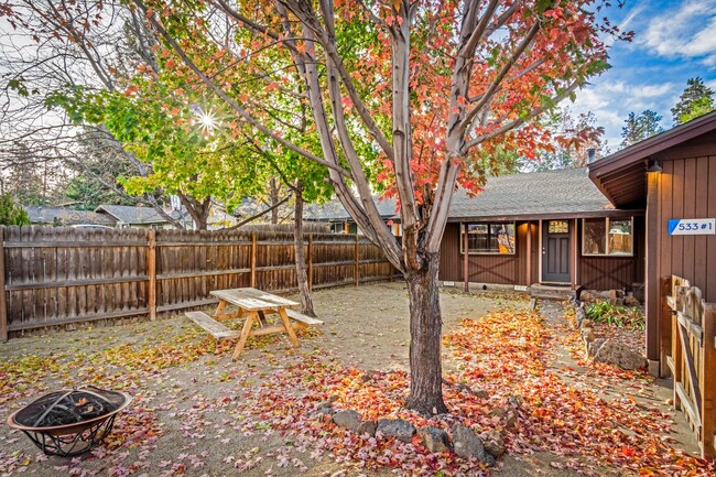 Building Photo - Fully Remodeled 3BR/1BA in the Heart of Bend