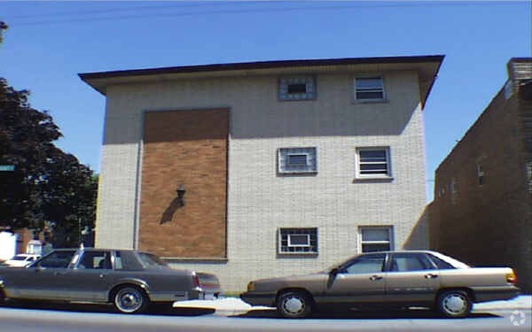 Primary Photo - 7038 W Belmont Ave