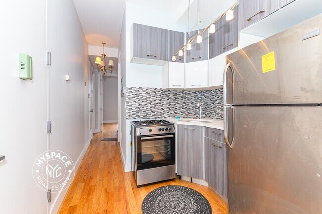 Foto del edificio - 219 Troutman St