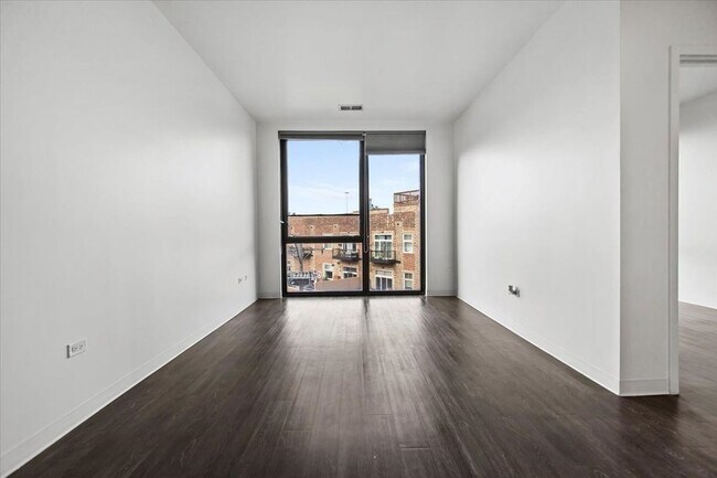 Foto del edificio - 830 N Milwaukee Ave