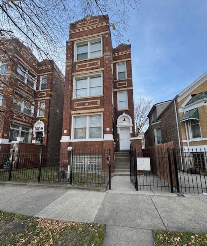 Foto principal - 1856 S Avers Ave