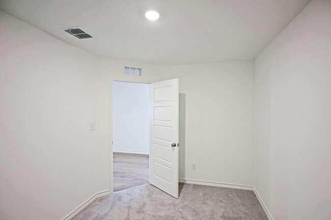 Foto del edificio - 951 Bluegrass Pt