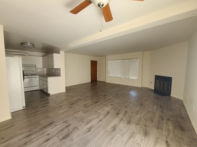 Building Photo - 1117 Havenhurst Dr