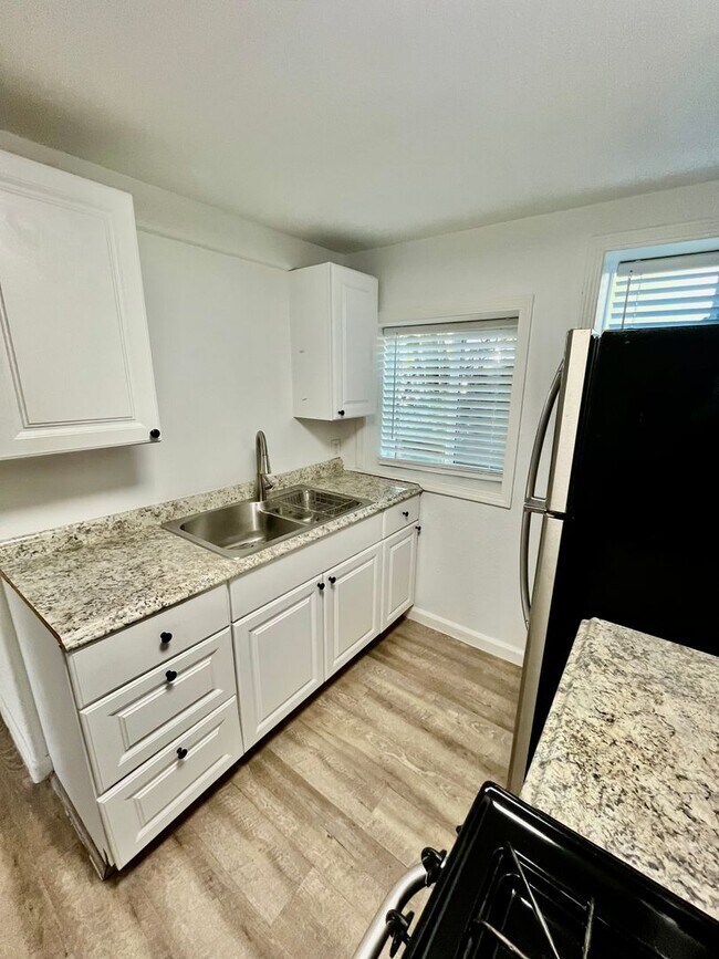 Foto del edificio - 3175-3175 Cedar St