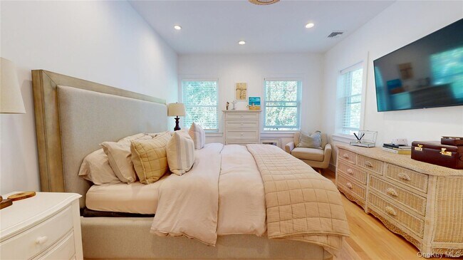 Foto del edificio - 5 Halsey Ave