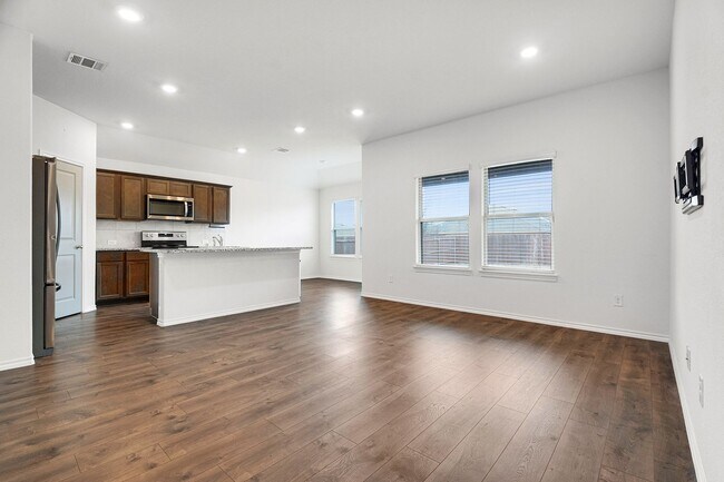 Foto del edificio - 717 English Dr