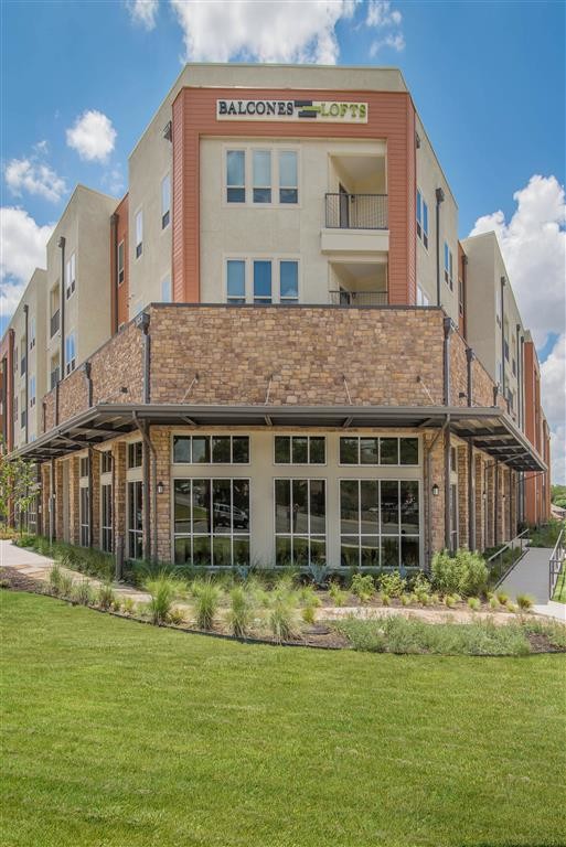 Building Photo - Balcones Lofts