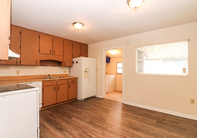 Building Photo - Beautiful 2/1 in Palmetto Creek #30