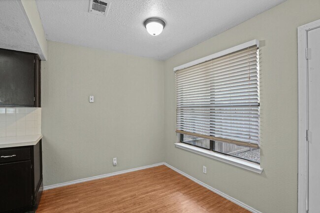 Building Photo - 9203 Kempler Dr