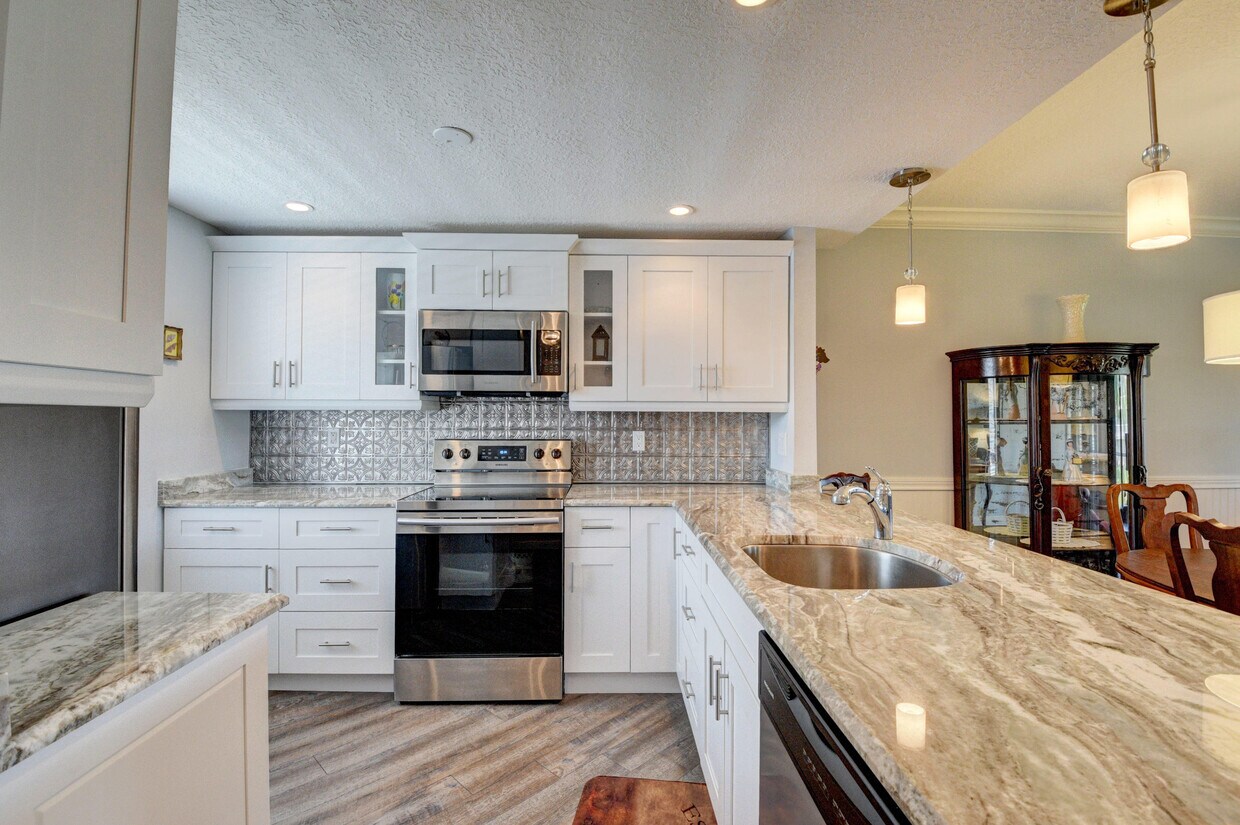 Foto principal - 9810 Marina Blvd