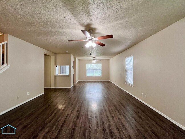 Building Photo - 8143 Chestnut Manor Dr