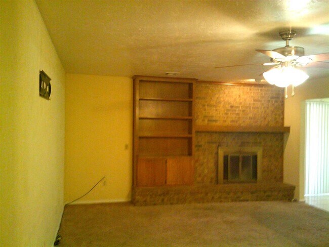 Foto del edificio - 6812 NW Willow Creek Dr