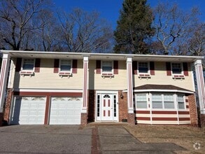 Building Photo - 19 Campus Dr