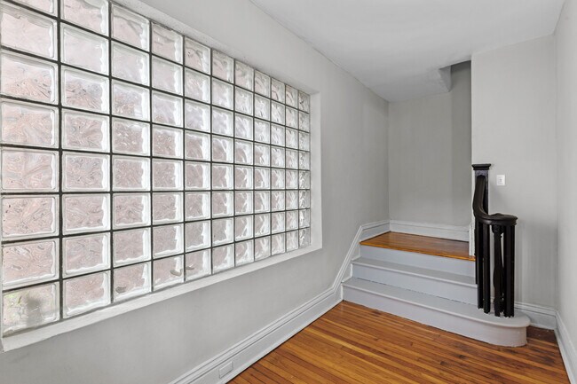 Building Photo - 7512 Delmar Blvd