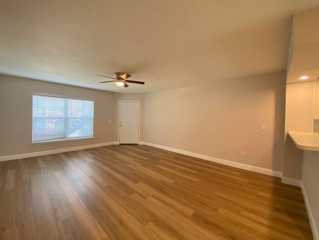 Building Photo - Great Location! 2 Bedroom/2 Bath, 1st Floor Condominium in Winter Park!