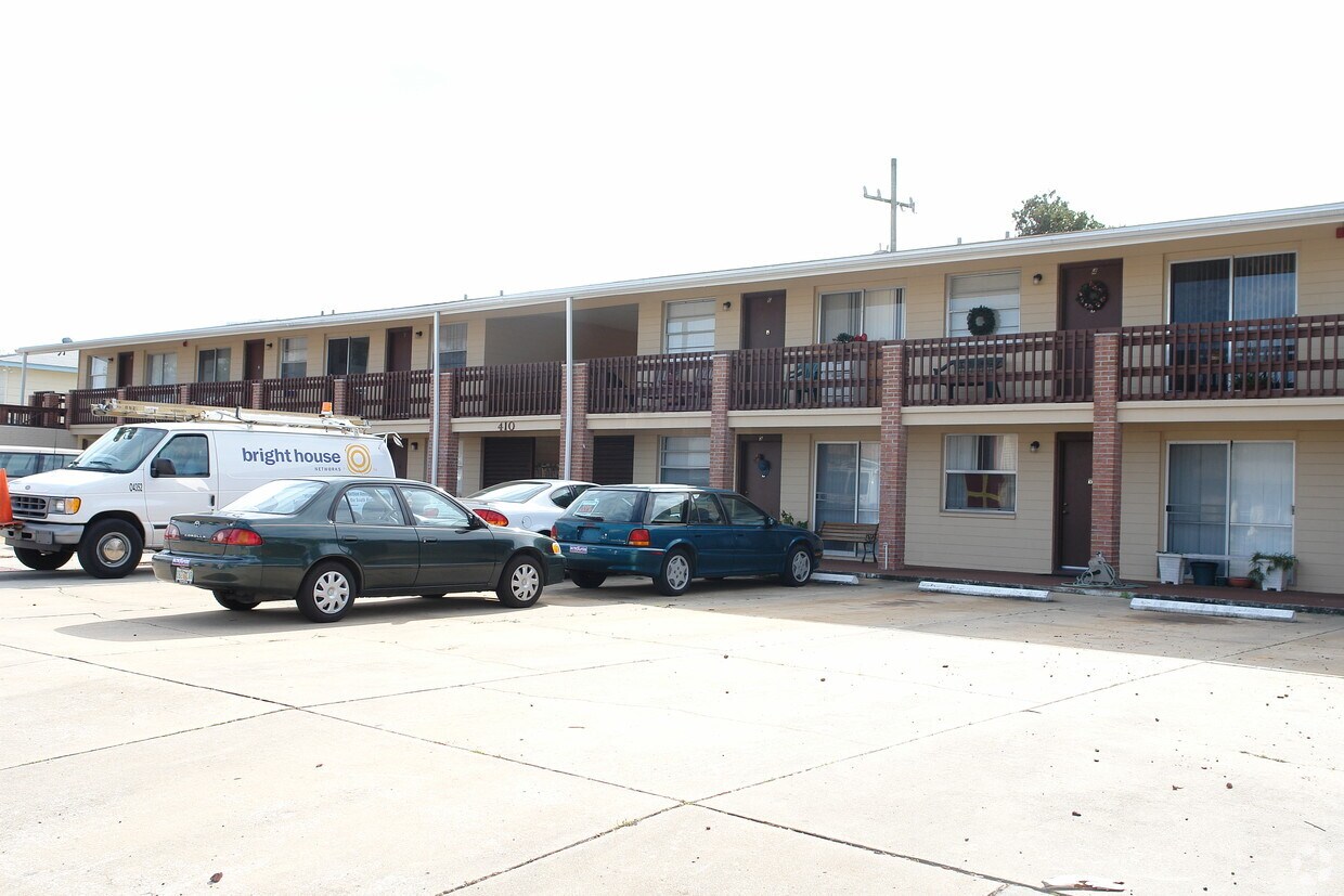 Building Photo - 410 Auburn Dr