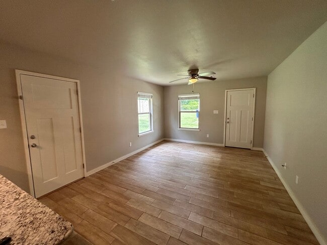 Building Photo - $1000 MOVE IN SPECIAL!! 2 Bed 2 Bath Duplex