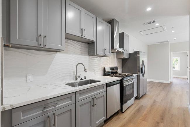 Foto principal - 448 E St