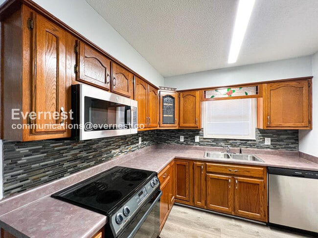 Foto del edificio - 8541 Bridgewood Dr