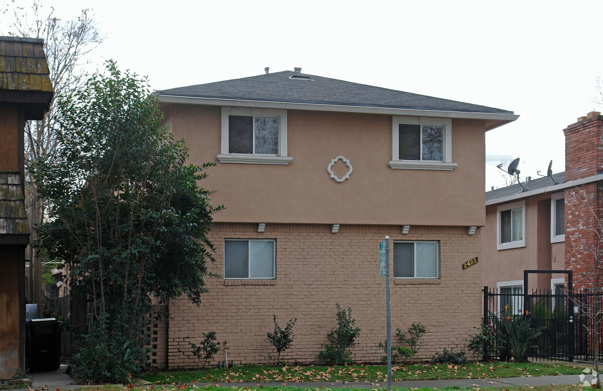 Building Photo - 2422 V St