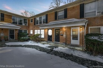 Building Photo - 3206 Shenandoah Dr