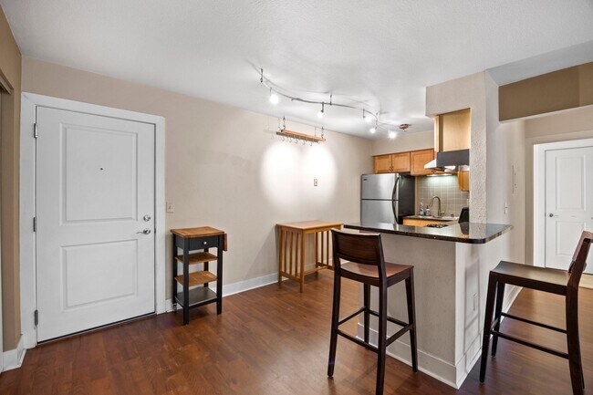 Foto del edificio - 2121 N Cambridge Ave