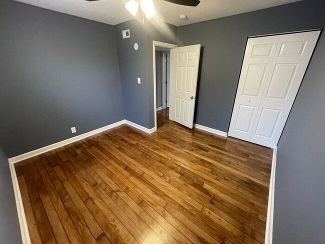 Building Photo - 3 Bedroom House