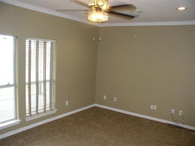 Building Photo - 2781 S Lakeview Dr